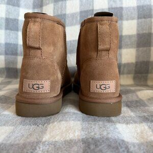 Ugg Classic Mini II Size 7 chestnut NWT